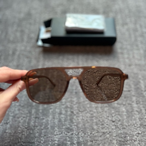 Brown Aviator Style Sunglasses - Picture 1 of 5